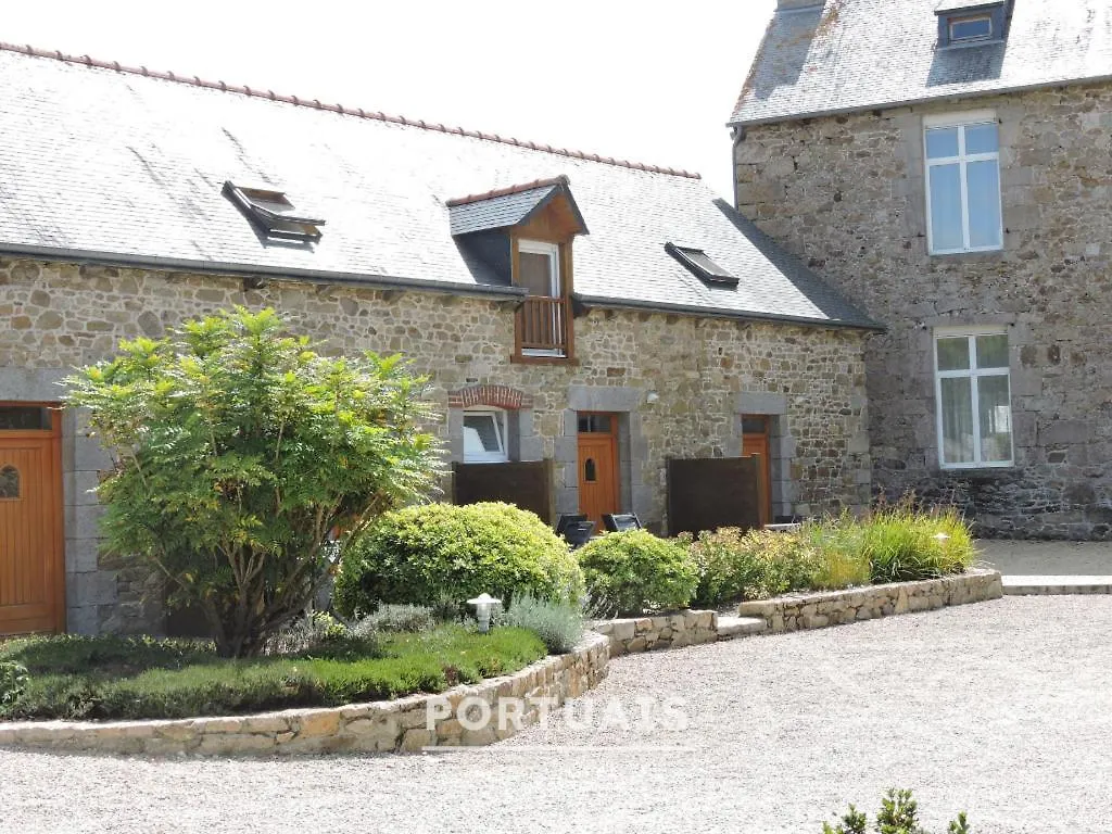 Le Manoir De La Ville Meen - 6 Maisons Amenagees Dans Les Dependances D'Un Ancien Manoir Du 17Eme Siecle Ламбаль