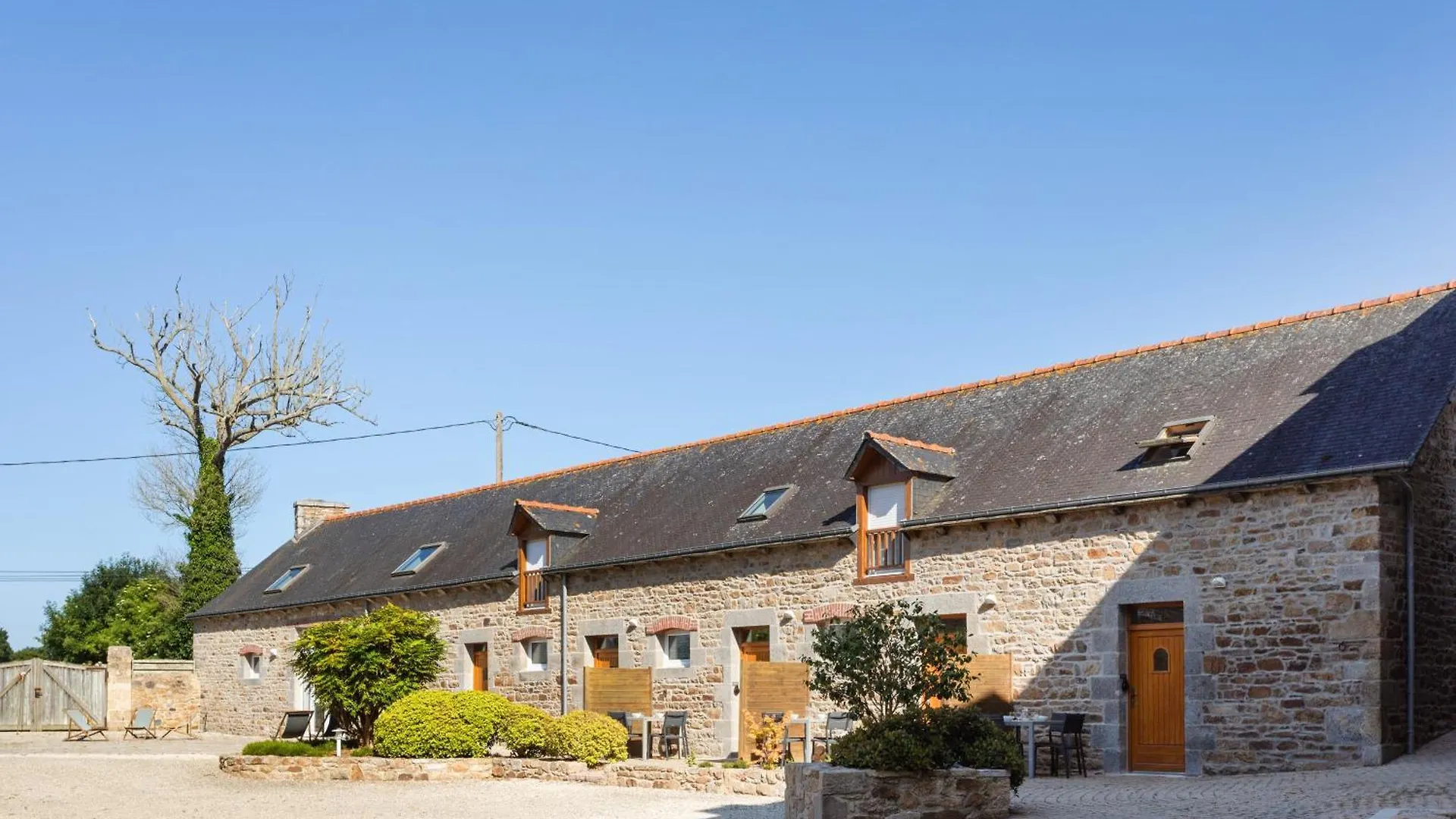 Le Manoir De La Ville Meen - 6 Maisons Amenagees Dans Les Dependances D'Un Ancien Manoir Du 17Eme Siecle Ламбаль 0*,  Франция