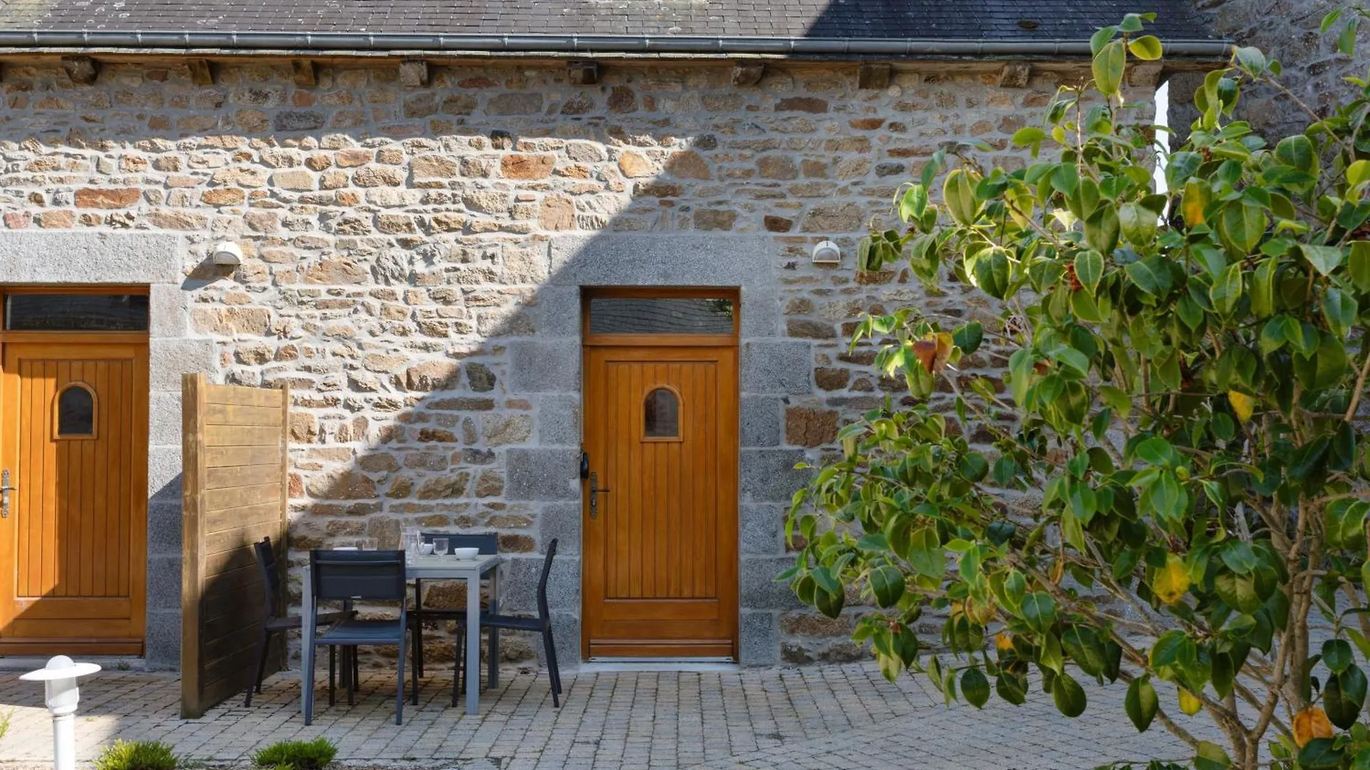 Le Manoir De La Ville Meen - 6 Maisons Amenagees Dans Les Dependances D'Un Ancien Manoir Du 17Eme Siecle Ламбаль Дом отдыха